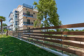 Отель 12 Olympian Gods Платамонас