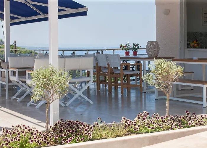 12 Olympian Gods Отель