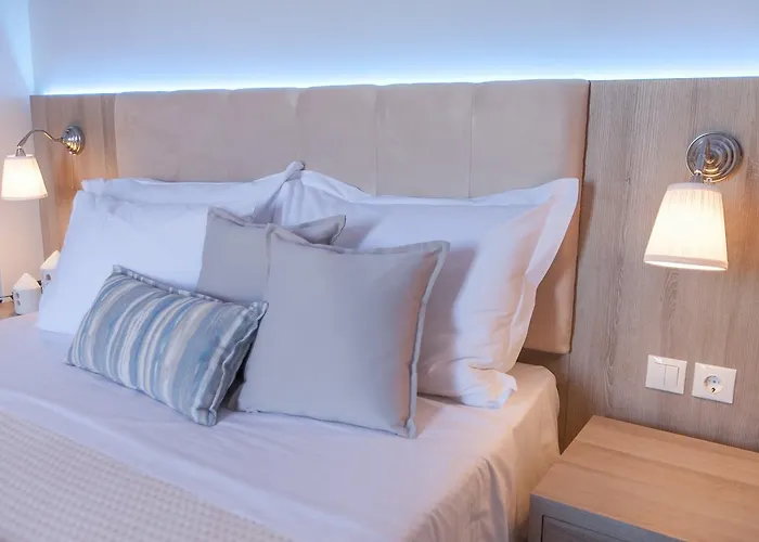 Отель 12 Olympian Gods Платамонас