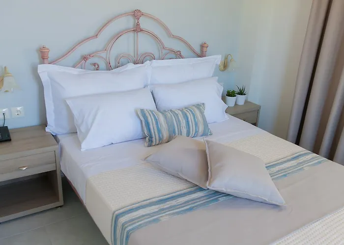 Отель 12 Olympian Gods Платамонас