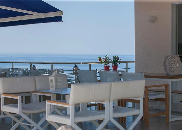 12 Olympian Gods Отель 3*