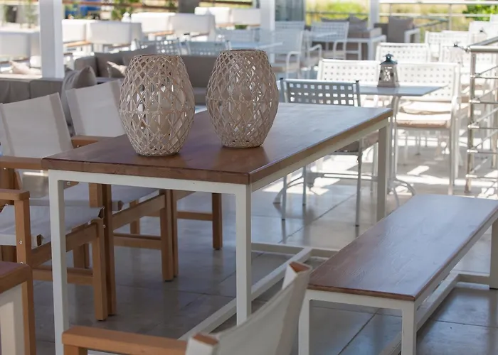 12 Olympian Gods Отель